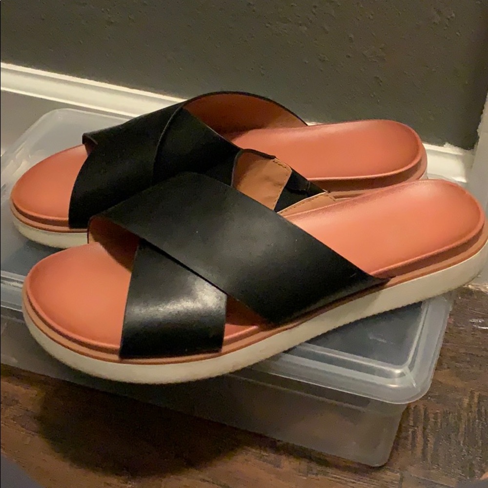 Black and white sandal size 8.5